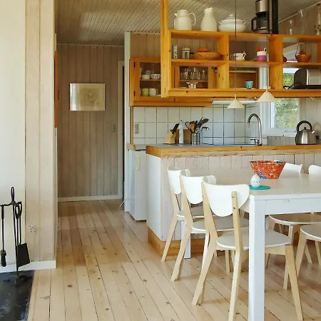 Two-bedroom In 1 Holiday home *